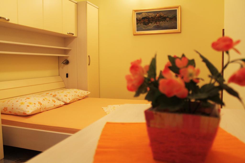 Apartments And Rooms Villa Mir Zaton  Exterior photo